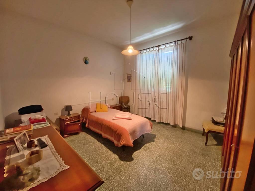 Rustico / Casale di 200 m² con più di 5 locali e b - Vista 5