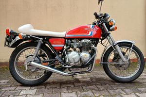 Honda Four 400 SS scamb con vettura ASI