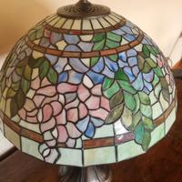 Lampada da tavolo stile Tiffany 