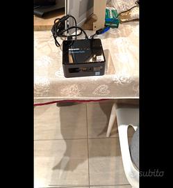 nuc Intel i3 8th ddr4 SSD w11