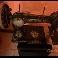 Macchina da cucire antica della nonna