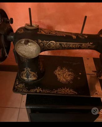 Macchina da cucire antica della nonna