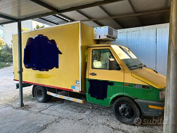 Iveco Furgone isotermico con gruppo frigorifero
