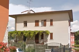 Camera con bagno privato a Desenzano zona stazione