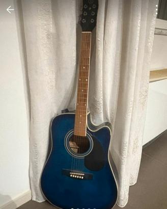 Chitarra acustica amplificata