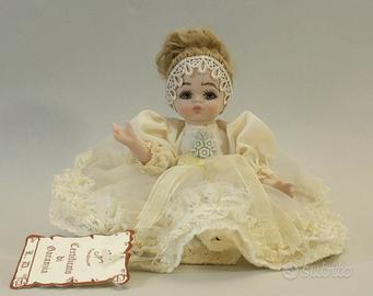 Bambola in Porcellana di Capodimonte e tessuto