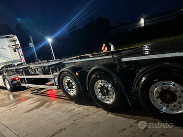 Semirimorchio portacontainer