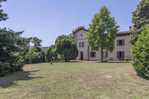 Villa di 600 m² con più di 5 locali a Ozzano dell'