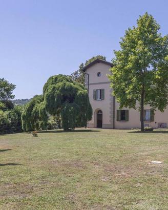 Villa di 600 m² con più di 5 locali a Ozzano dell'