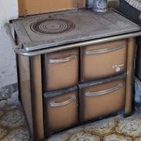 Stufa a legna + bollitore soprastufa