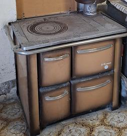 Stufa a legna + bollitore soprastufa