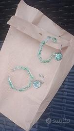 Due paia orecchini in resina