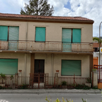 Casa singola con giardino posto auto