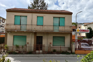 Casa singola con giardino posto auto