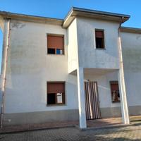 Villa Singola e terreno a Borgo San Siro (PV)