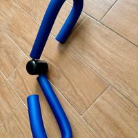 Attrezzo per esercizi gambe, glutei, braccia,petto