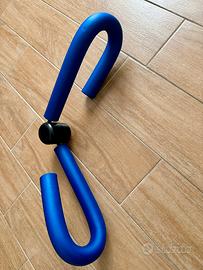 Attrezzo per esercizi gambe, glutei, braccia,petto