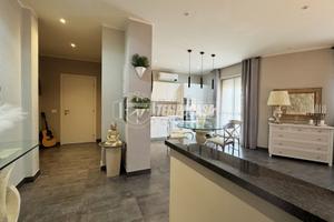 QUADRILOCALE RISTRUTTURATO CON DOPPIO SERVIZIO A C