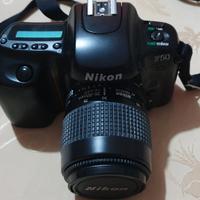 Nikon F50 con obiettivo, flash e custodia