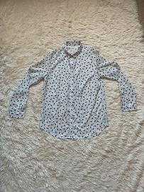 Camicia bianca e blu a maniche lunghe