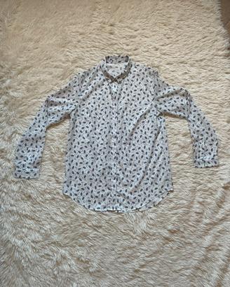 Camicia bianca e blu a maniche lunghe