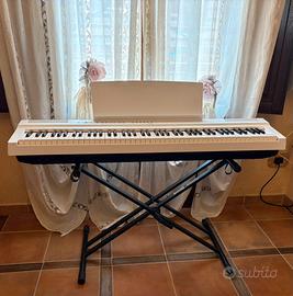Tastiera Yamaha con supporto