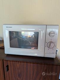 Forno microonde Sharp R-210A