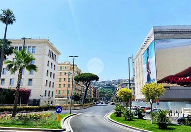 4 LOCALI A NAPOLI