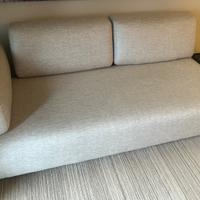 Divano Kave Home modello Compo grigio chiaro