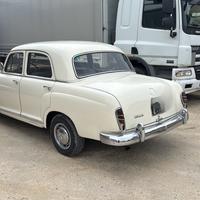 Auto Mercedes 190 pontone