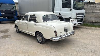 Auto Mercedes 190 pontone