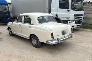 Auto Mercedes 190 pontone