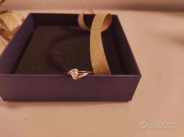 Anello brillante grazioso 