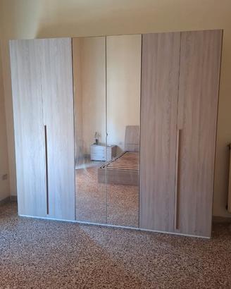 Armadio a sei ante effetto rovere chiaro