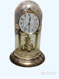 Orologio da tavolo vintage con cupola in vetro