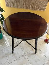 Tavolo rotondo in legno