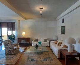 Elegante e ampio appartamento fronte mare