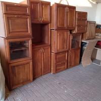 Cucina in NOCE per muratura composta da nove pezzi