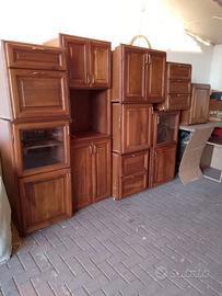 Cucina in NOCE per muratura composta da nove pezzi