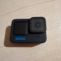 GoPro Hero 10 Black inutilizata Piena di accessori