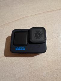 GoPro Hero 10 Black inutilizata Piena di accessori