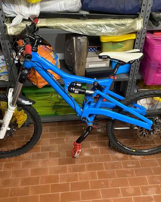BICI CANNONDALE DOWNHILL