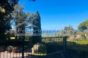 Terra tetto indipendente con giardino vista mare