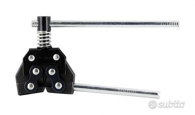 Attrezzo smaglia catena per moto