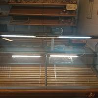 Arredamento banco e retro banco per panificio 