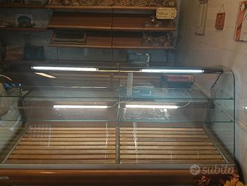 Arredamento banco e retro banco per panificio 
