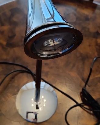 Lampada da tavolo Ara di Philippe Starck per Flos