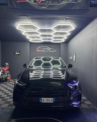 AUDI Q8 3.0 230 CV Hybrid Quattro – Nero Totale & 