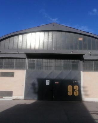 CALENZANO capannone 700mq con piazzale
