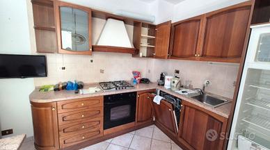 Cucina completa di elettrodomestici 